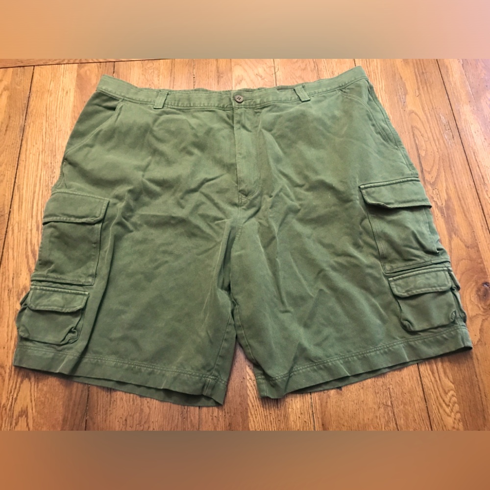 Men’s 42 Silk and Cotton Cargo Shorts by Tommy Bahama - Olive Green